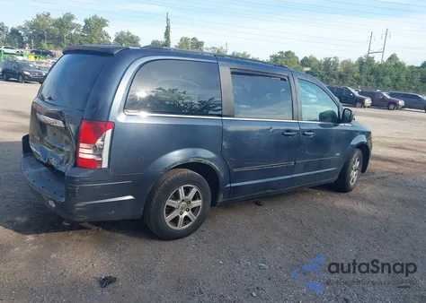 2008 Chrysler Town & Country Touring z USA, uszkodzony, nr VIN 2A8HR54P08R759786
